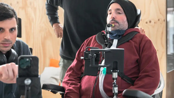 MouthX, la herramienta que permite manejar dispositivos con la lengua de manera eficaz y discreta: "Es más digno y menos intrusivo"